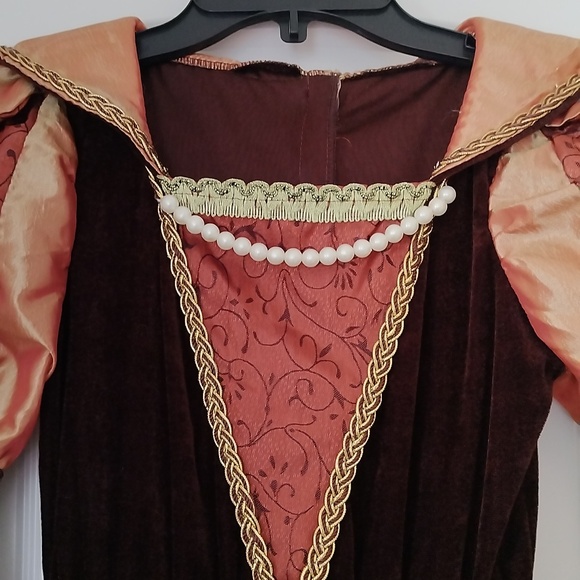 Renaissance Dress - Picture 3 of 5